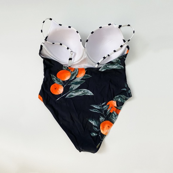 Cupshe One Piece Swimsuit - Picture 2 of 10